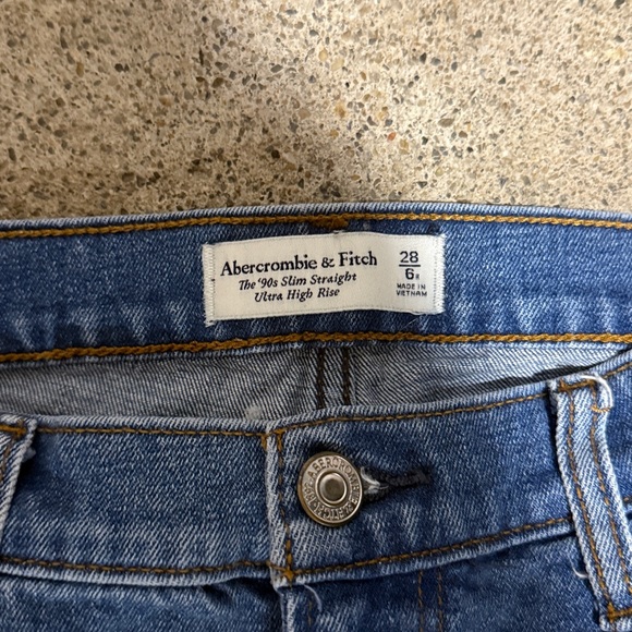 Abercrombie & Fitch The ‘90s Slim Straight Ultra High Rise Jeans - Picture 2 of 3